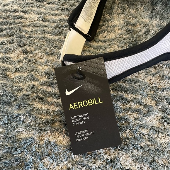 BNWT Nike Aerobill - Picture 2 of 2